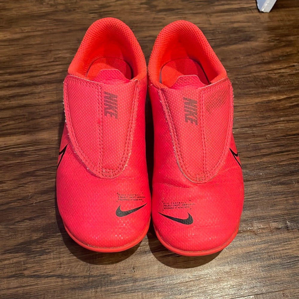 Soccer cleats